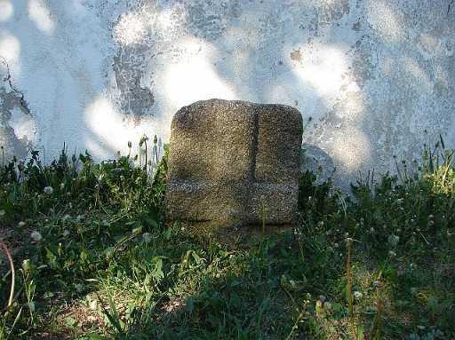 smirci kamen u hrbitovni zdi.jpg